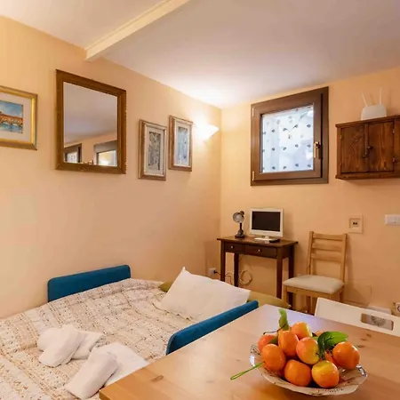 San Frediano Cozy Studio With Private Patio Apartamento Florença