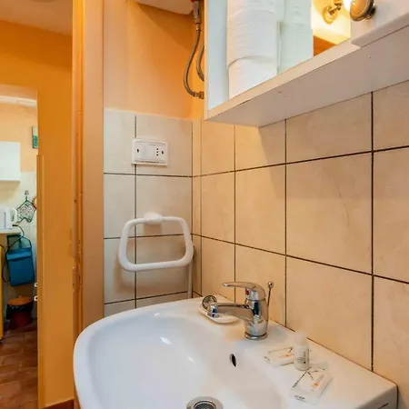 Apartamento San Frediano Cozy Studio With Private Patio *